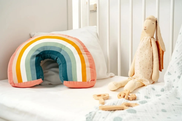 Was braucht ein Babybett wirklich? Dein Wegweiser für einen sicheren und gemütlichen Babyschlaf Was braucht ein Babybett wirklich? Dein Wegweiser für einen sicheren und gemütlichen Babyschlaf